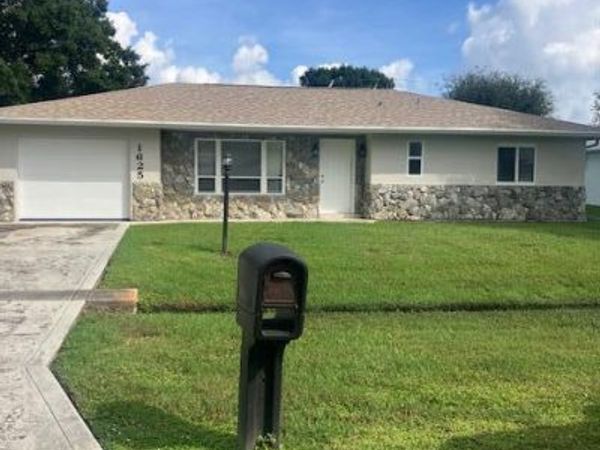 1625 SE GRAPELAND Avenue, Port St. Lucie, FL 34952