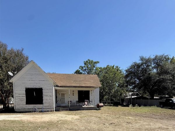 907 N Central Ave , Cameron, TX 76520