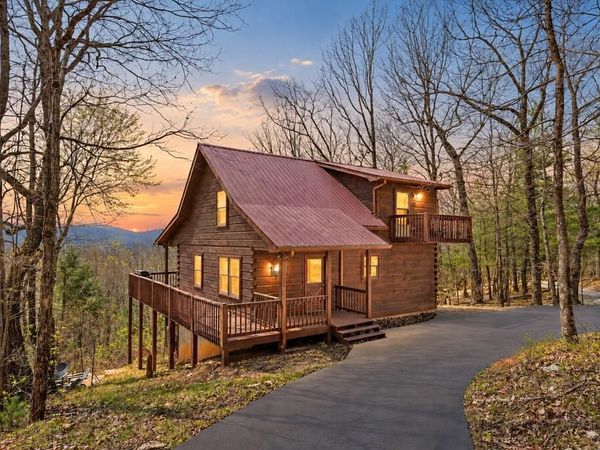 890 Brittney Drive, Blue Ridge, GA 30513