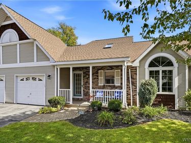 8 Sweet Bay Lane, Williamsville, NY 14221