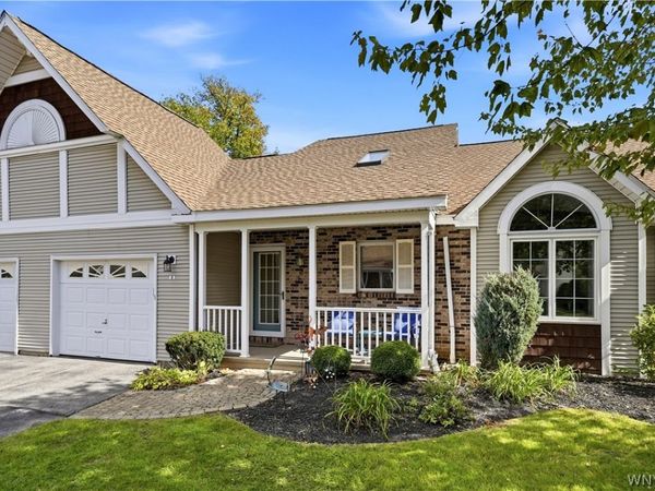 8 Sweet Bay Lane , Williamsville, NY 14221