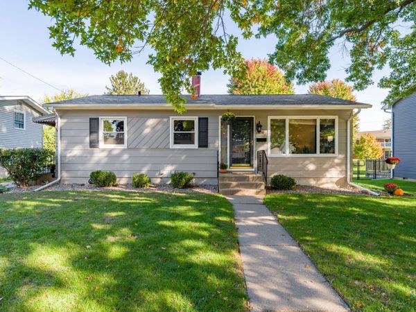 1828 E 32ND Street , Davenport, IA 52807