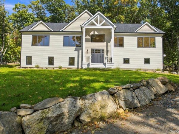22 Lhasa Court , Carmel, NY 10512