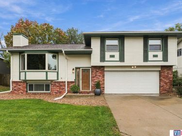 5221 English Drive, Lincoln, NE 68516