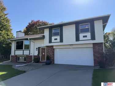 5221 English Drive, Lincoln, NE 68516