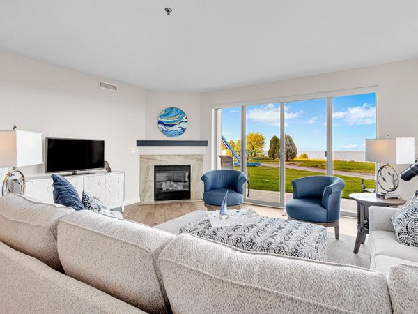 4110 S Lake Dr, Unit 47, Saint Francis, WI 53235