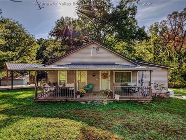 13422 Jerrys Run Road, Apple Grove, WV 25502