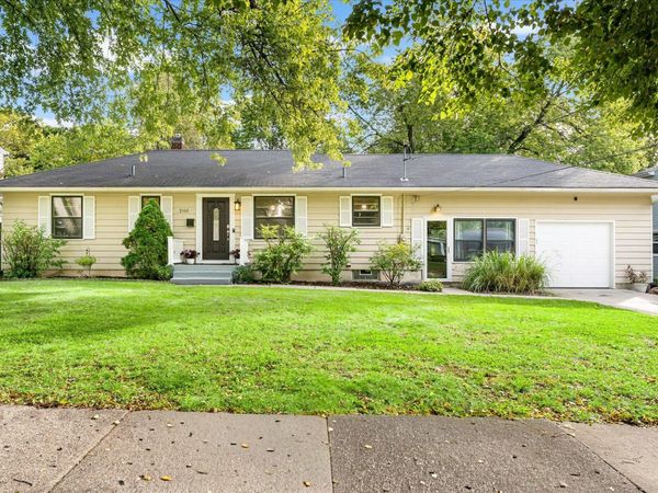 2100 Cambridge Drive SE, Grand Rapids, MI 49506
