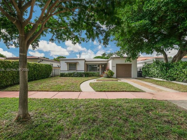 590 W 50th St , Miami Beach, FL 33140