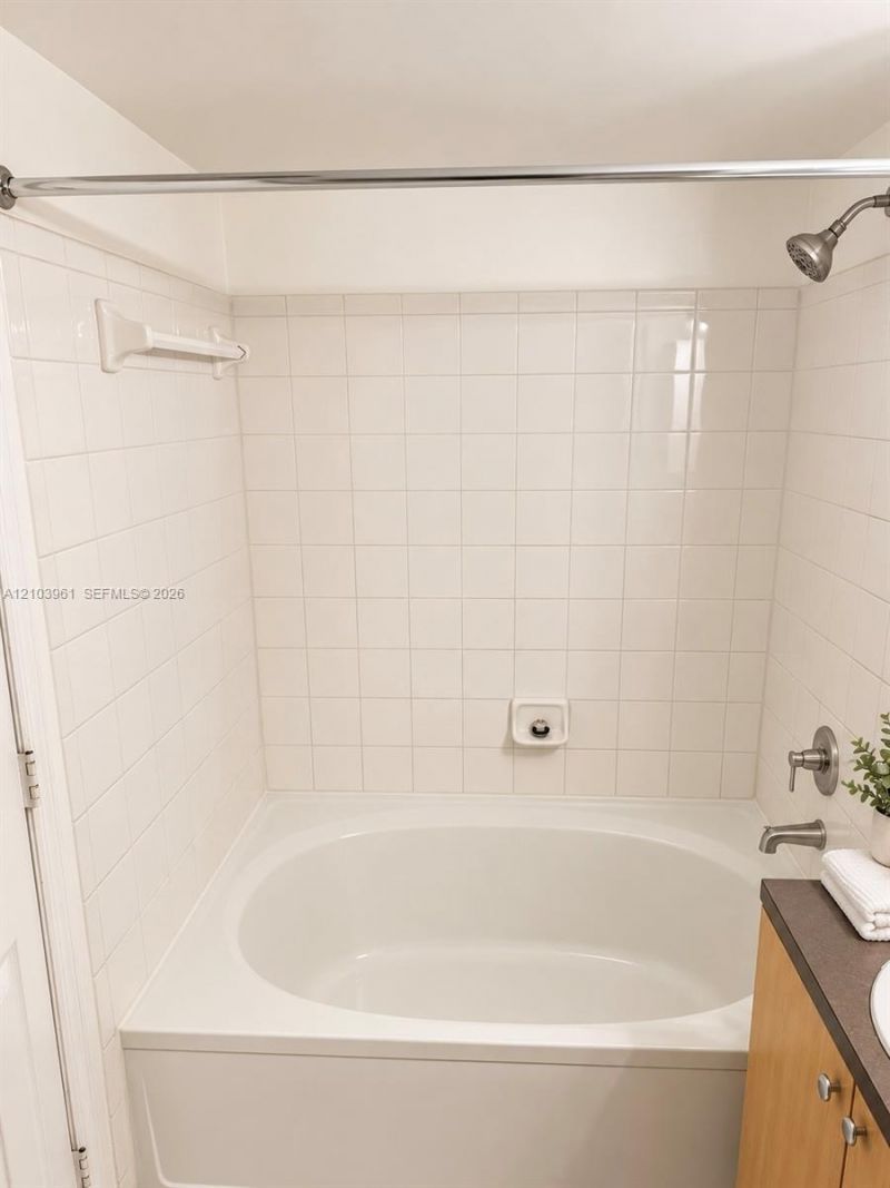 2841 NE 185th St , Unit 510, Aventura, FL 33180 Photo
