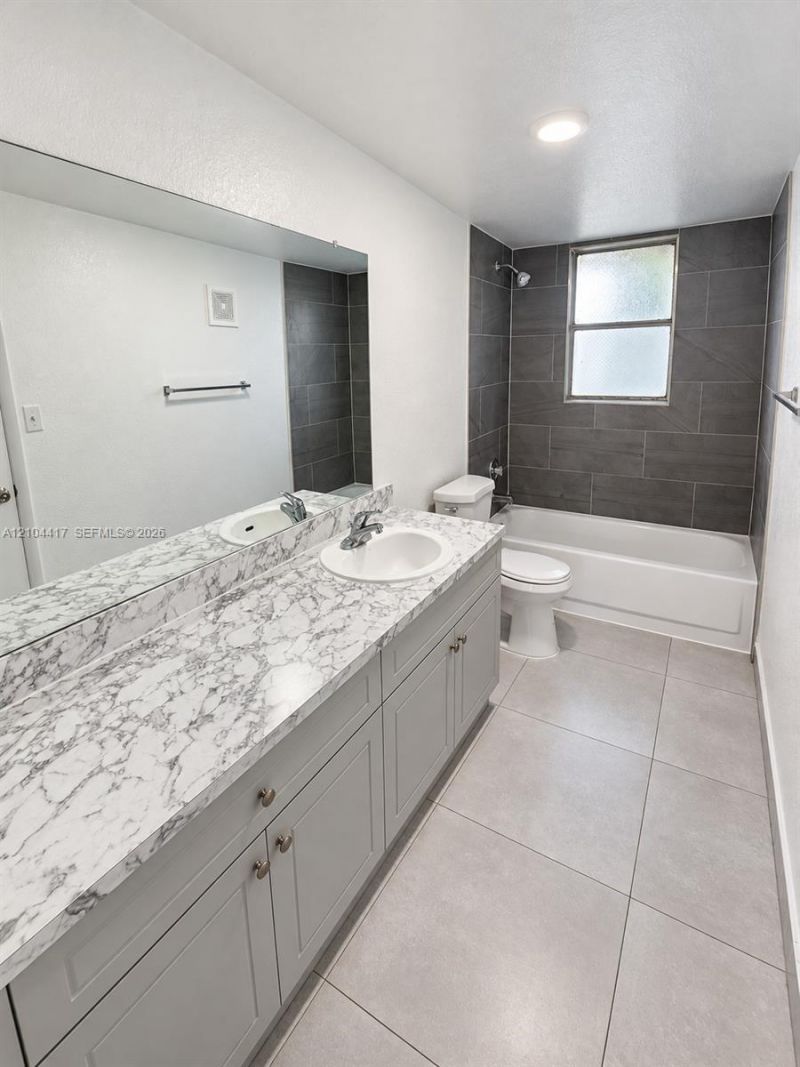 10900 SW 196th St , Unit 322, Cutler Bay, FL 33157 Photo