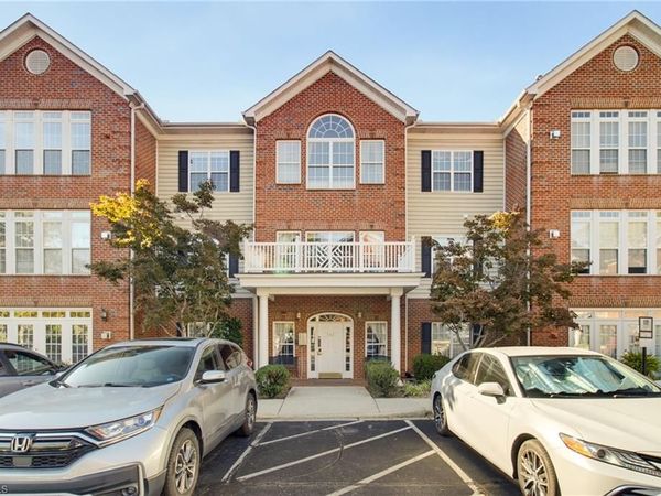 522 College Road, Unit 301, Greensboro, NC 27410