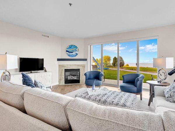 4110 S Lake DRIVE, Unit 47, Saint Francis, WI 53235