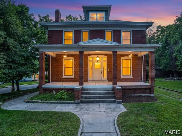 1215 Union Street , Alton, IL 62002