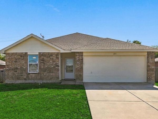 320 Deer Run Drive, Sanger, TX 76266