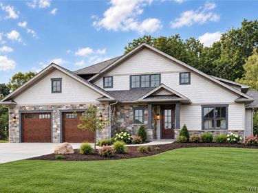 19 Edgewood Farm Lane, Orchard Park, NY 14127