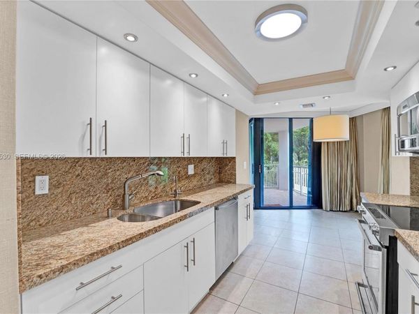 2000 Towerside Ter , Unit 301, Miami, FL 33138