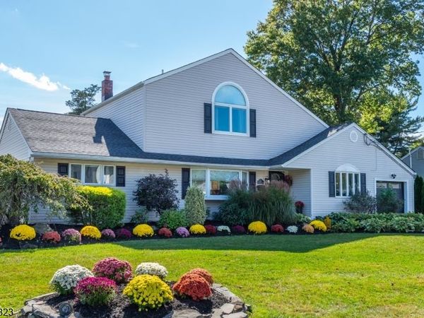 22 Woodland Pl, Pequannock, NJ 07444
