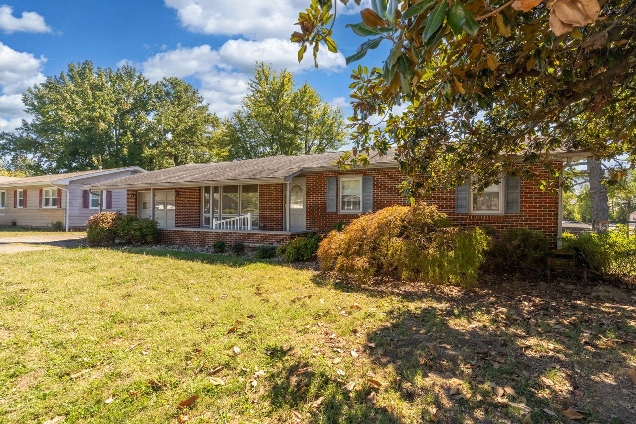109 Lakeshore Drive, Carterville, IL 62918 Main Photo