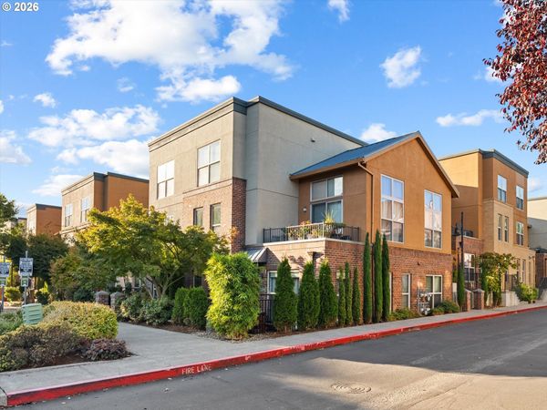 6285 NE CARILLION DR, Unit 104, Hillsboro, OR 97124