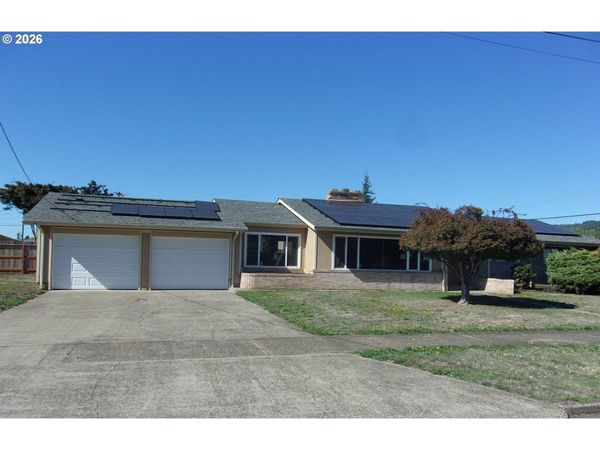 136 NE ASH ST, Sheridan, OR 97378