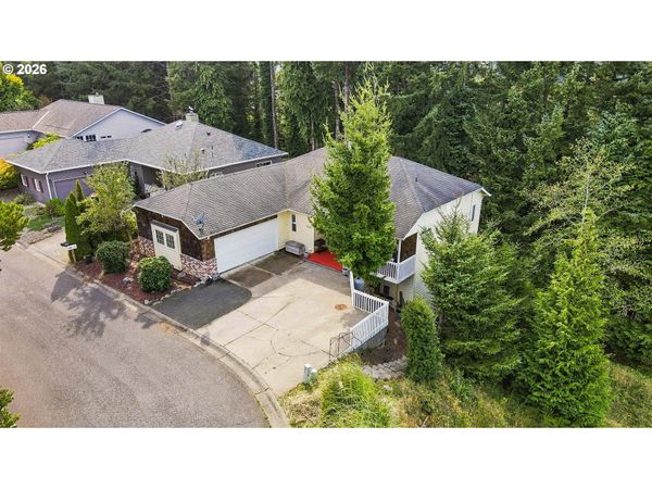 729 N 8TH ST, Coos Bay, OR 97420