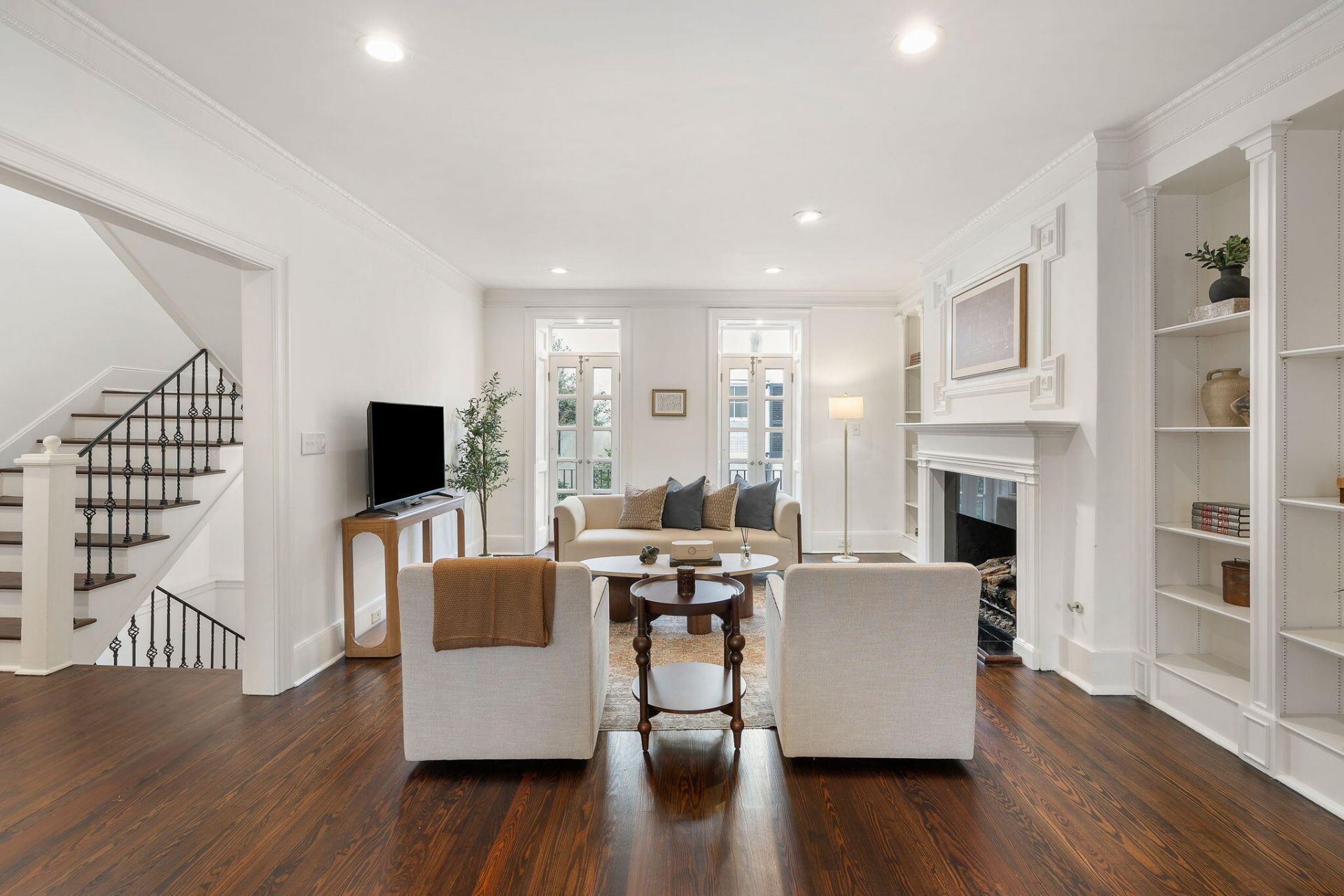 8 1/2 Elliott St. Photo 3