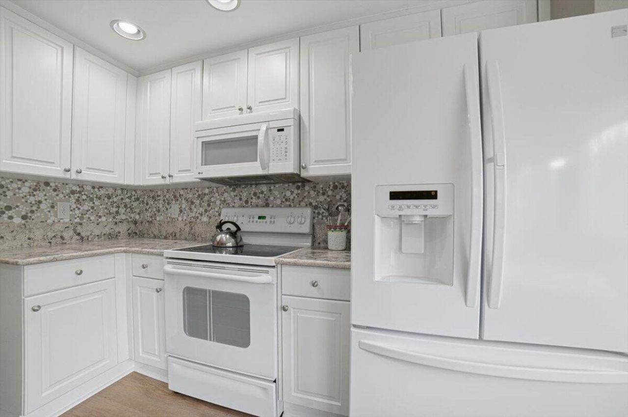 7715 Yardley Drive, Unit 313, Tamarac, FL 33321 Photo
