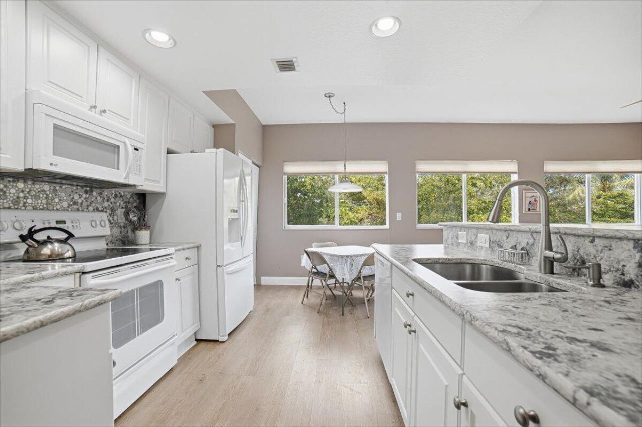 7715 Yardley Drive, Unit 313, Tamarac, FL 33321 Photo