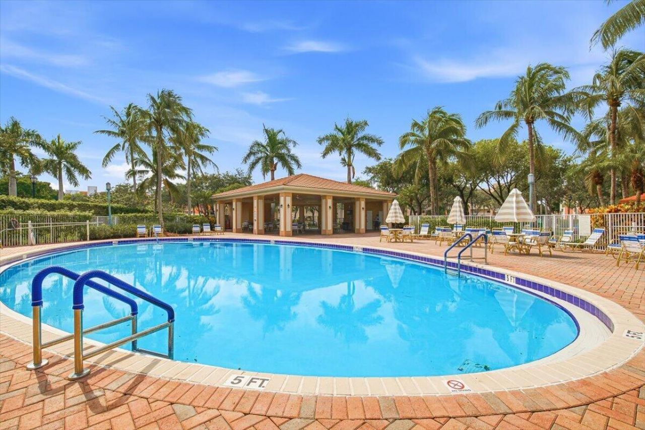 7715 Yardley Drive, Unit 313, Tamarac, FL 33321 Photo