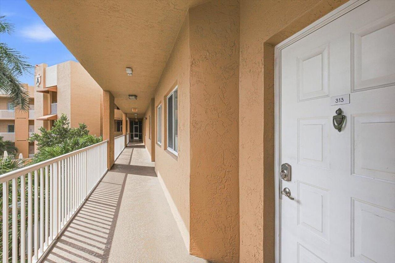 7715 Yardley Drive, Unit 313, Tamarac, FL 33321 Photo