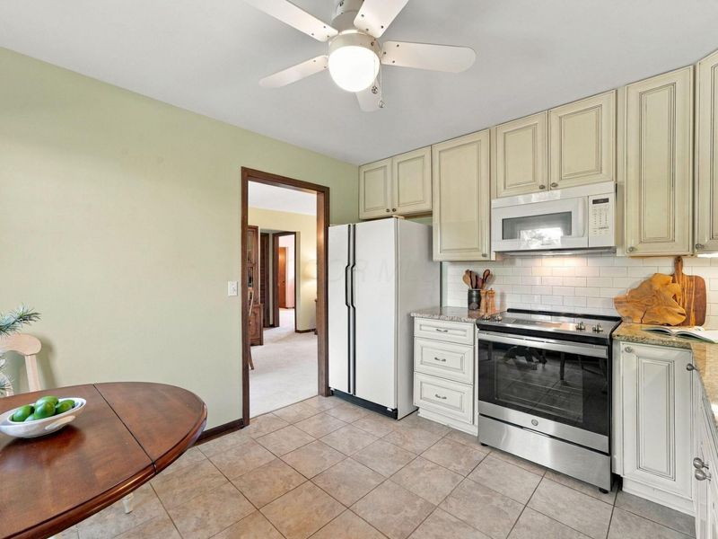 4261 Chaucer Lane , Columbus, OH 43220 Photo 20