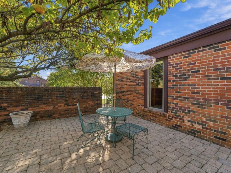 4261 Chaucer Lane , Columbus, OH 43220 Photo 44