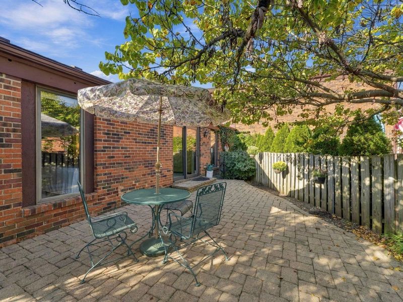 4261 Chaucer Lane , Columbus, OH 43220 Photo 45