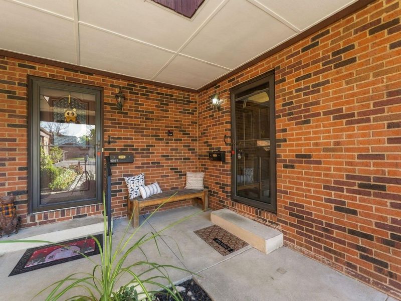4261 Chaucer Lane , Columbus, OH 43220 Photo 5