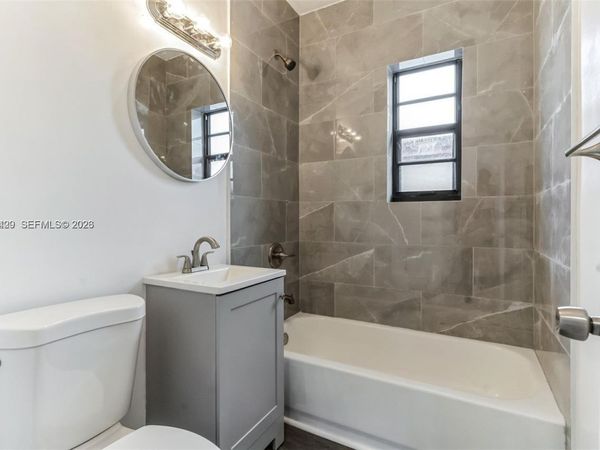 1071 NW 34th St , Unit 1075, Miami, FL 33127