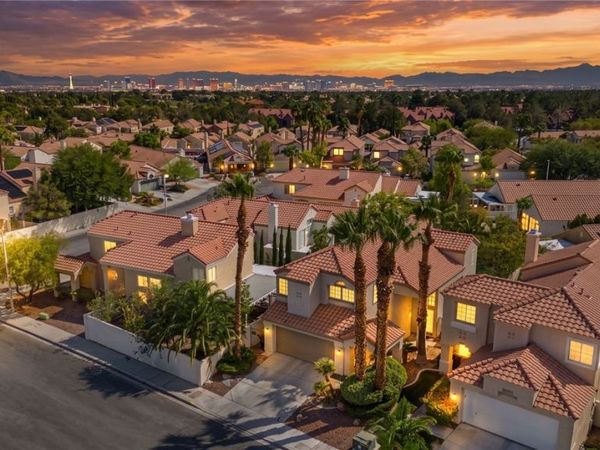 1828 Derbyshire Drive , Las Vegas, NV 89117