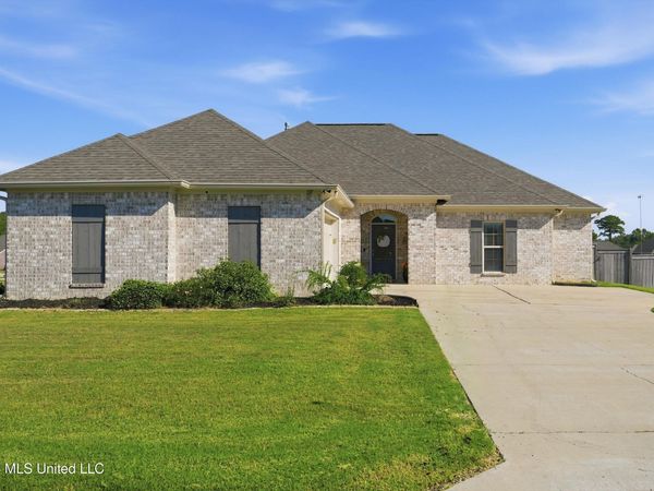 137 Chartleigh Circle, Canton, MS 39046