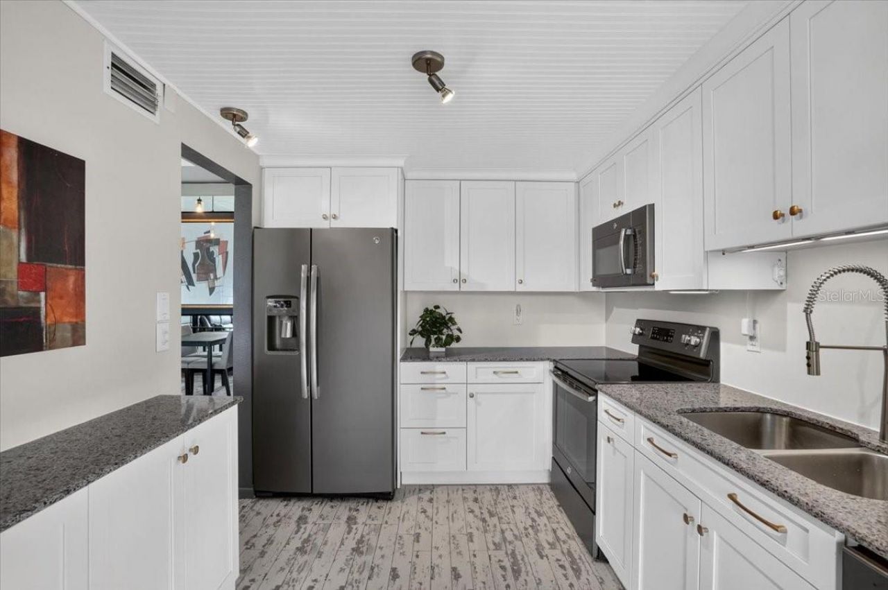 2319 Lakeside Mews , Unit B3, Sarasota, FL 34235 Photo
