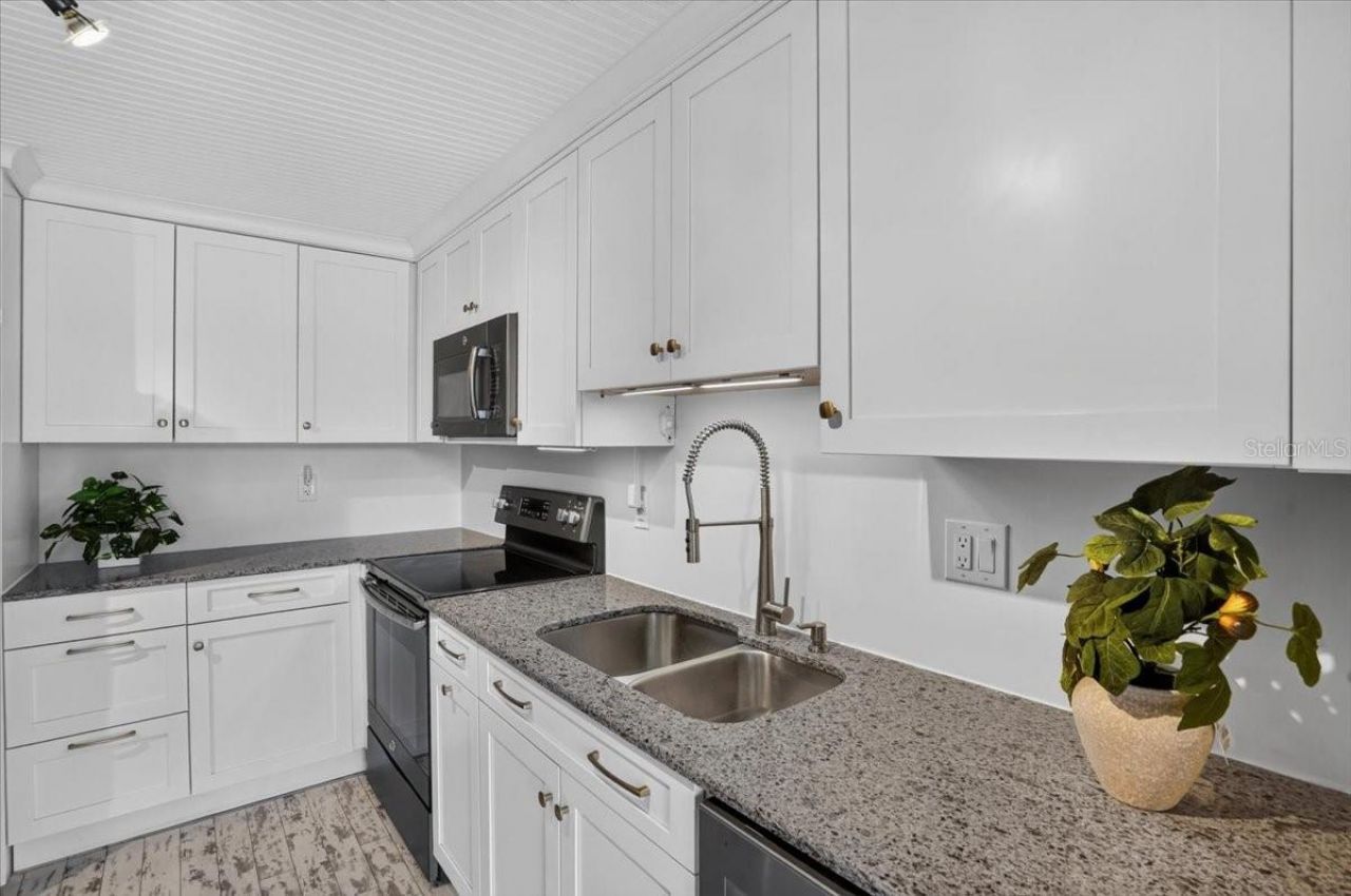 2319 Lakeside Mews , Unit B3, Sarasota, FL 34235 Photo