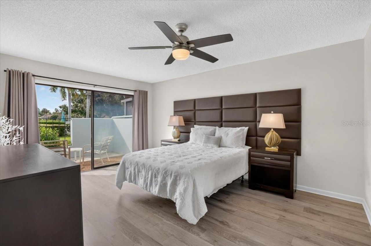 2319 Lakeside Mews , Unit B3, Sarasota, FL 34235 Photo