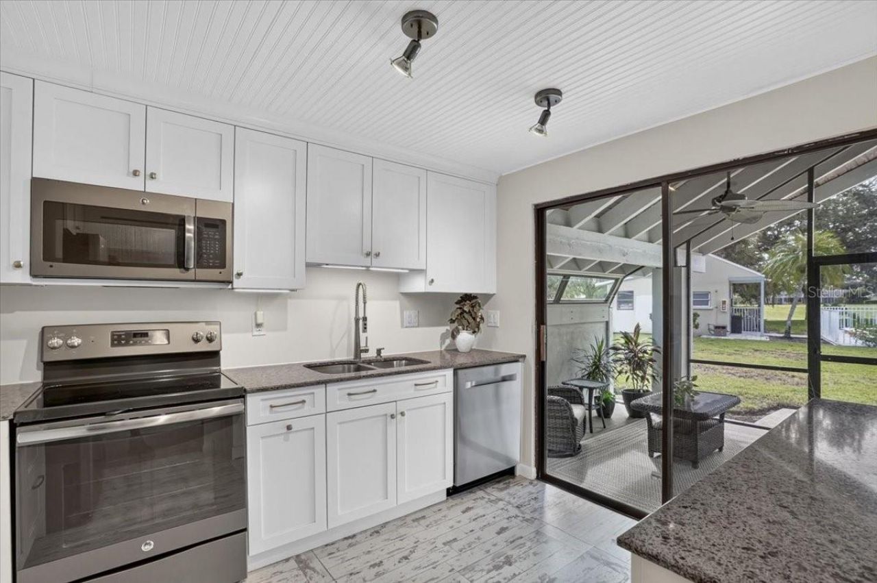 2319 Lakeside Mews , Unit B3, Sarasota, FL 34235 Photo