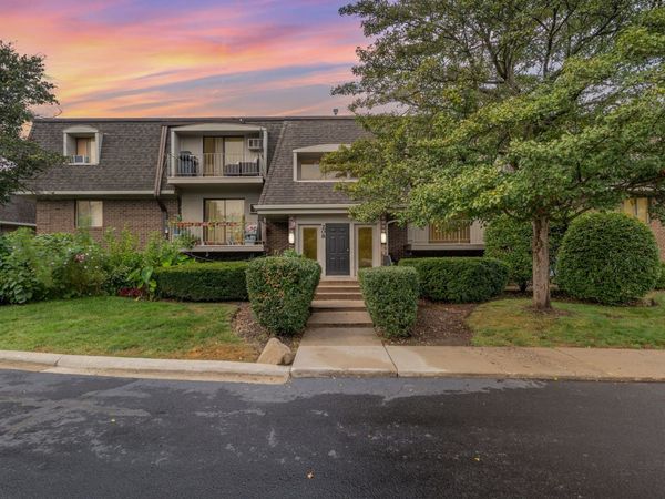208 E Bailey Road E, Unit K, Naperville, IL 60565