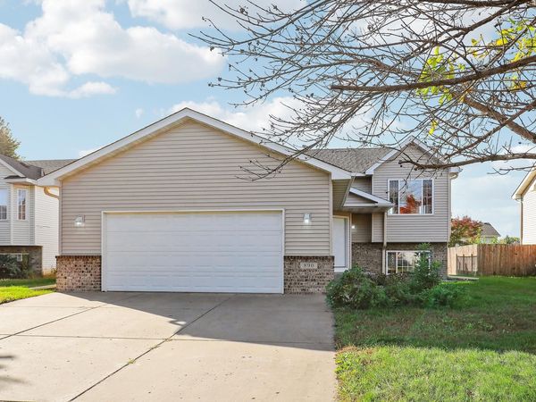 890 Newport Avenue , Shakopee, MN 55379