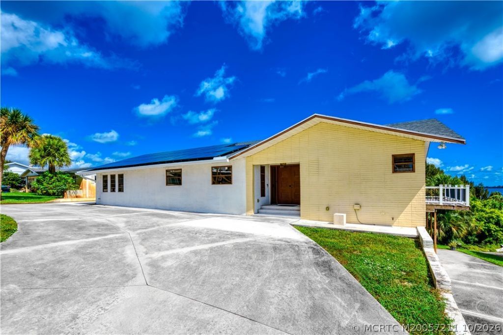 4203 NE Skyline Drive, Jensen Beach, FL 34957 Photo