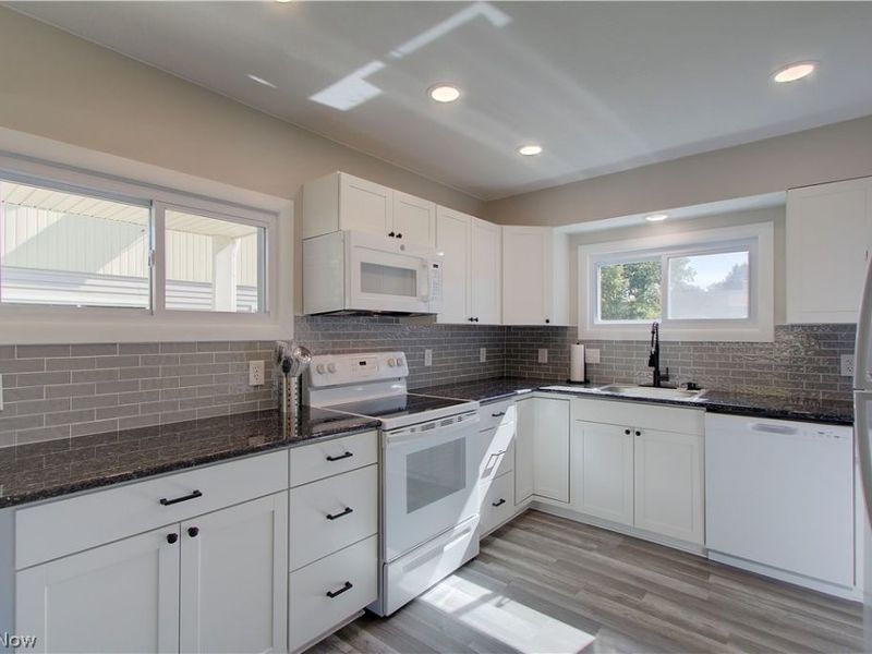 147 Catherine Lane, Alliance, OH 44601 Photo 10