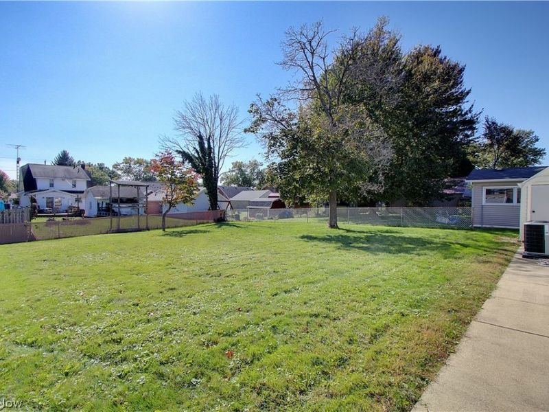 147 Catherine Lane, Alliance, OH 44601 Photo 28