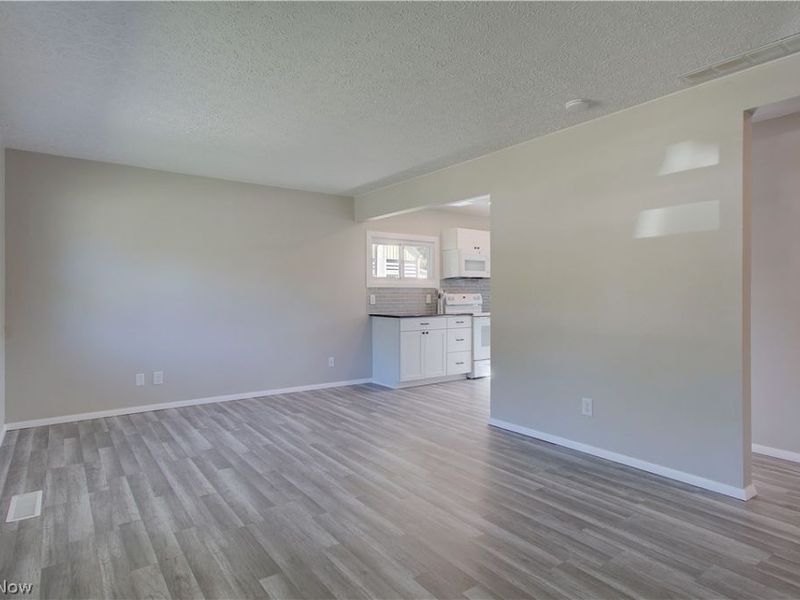 147 Catherine Lane, Alliance, OH 44601 Photo 6