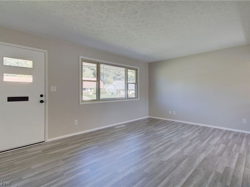 147 Catherine Lane, Alliance, OH 44601 Photo 7