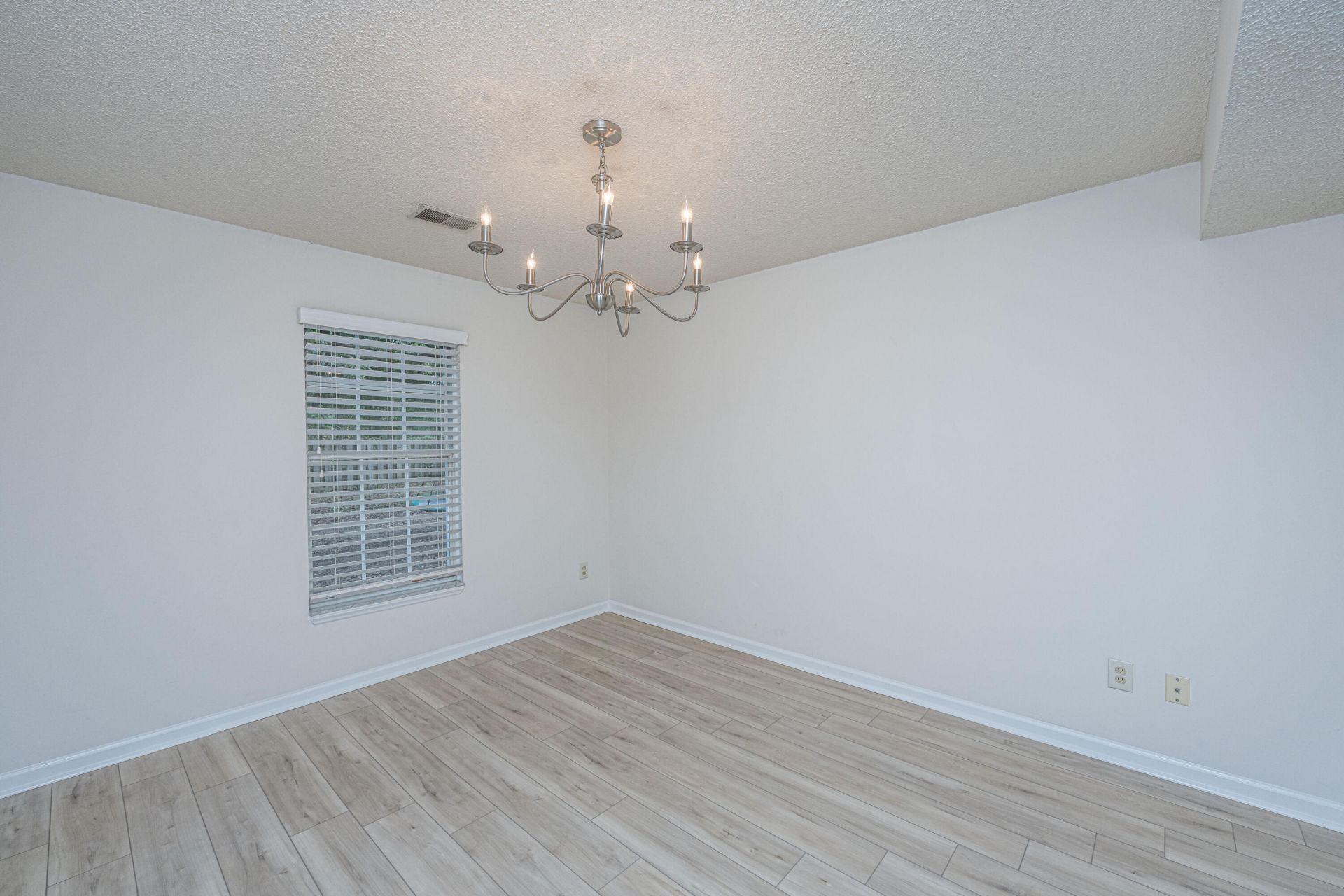 1409 Topaz Drive Photo 10